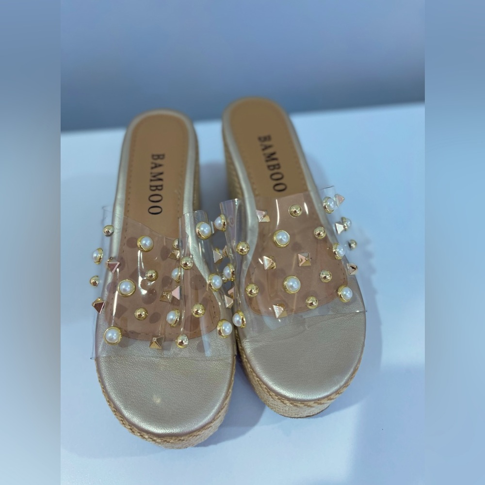 Adorable Pearl new wedges